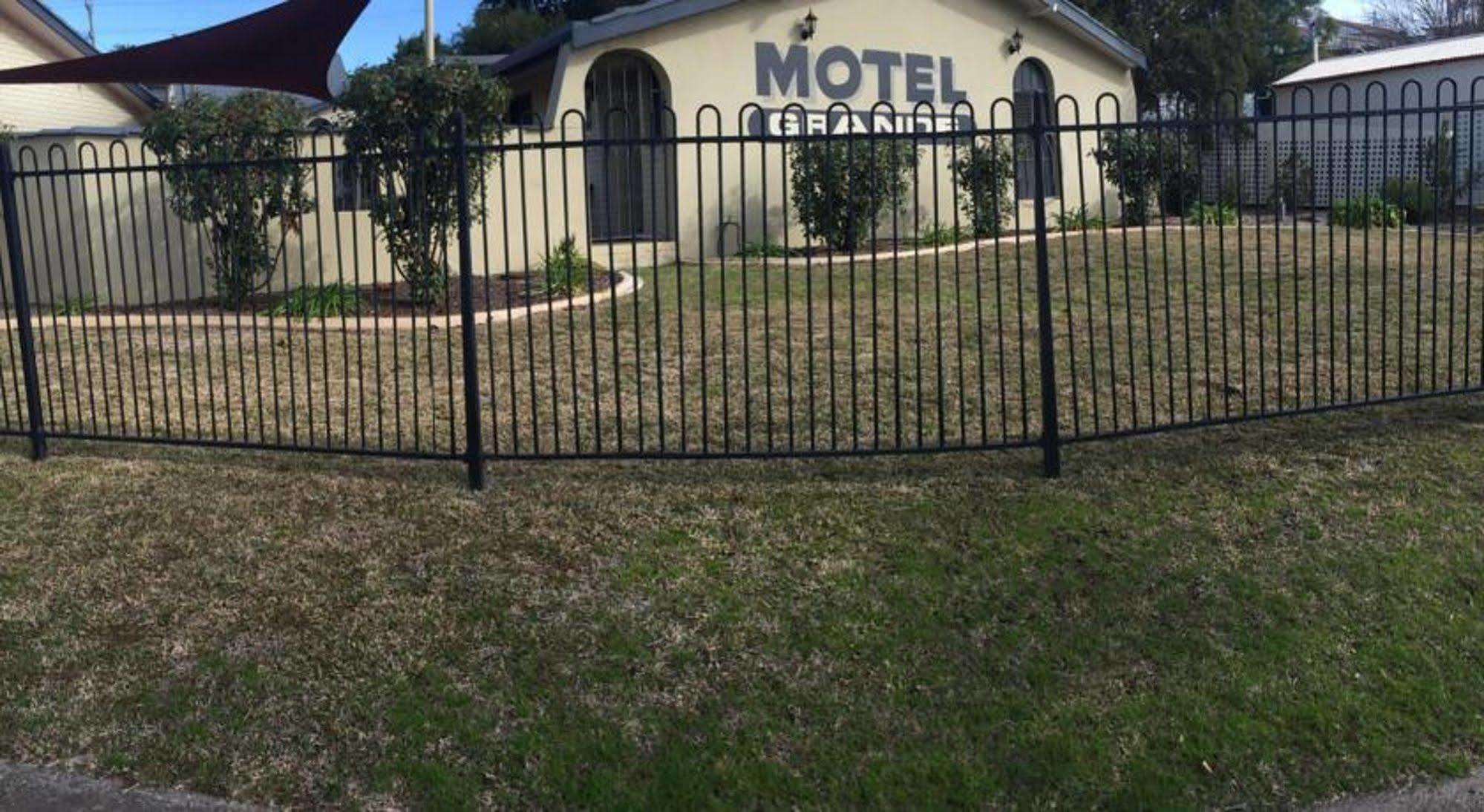 Motel Grande 탬워스 외부 사진